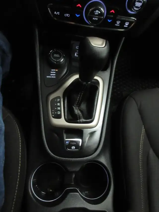 JEEP CHEROKEE 2016 NORTH EDITION V-6 3.2 LITRES 4X4 SIEGES   VOL - Photo 19