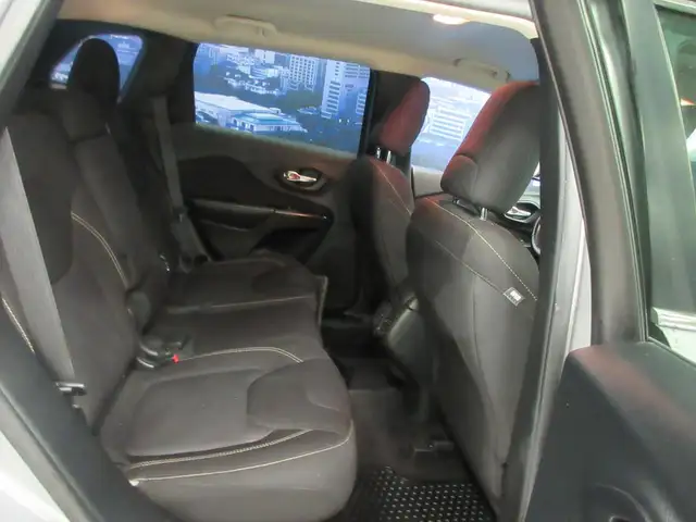 JEEP CHEROKEE 2016 NORTH EDITION V-6 3.2 LITRES 4X4 SIEGES   VOL - Photo 22