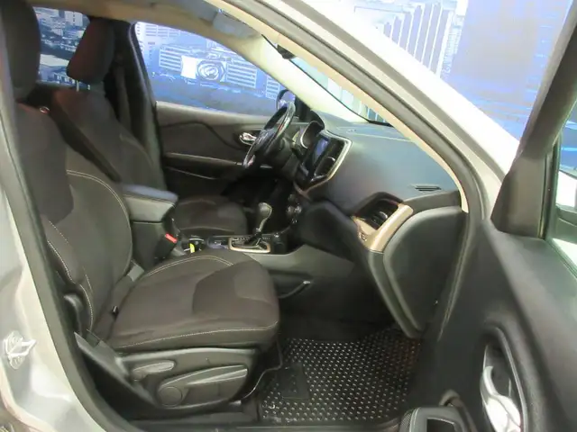 JEEP CHEROKEE 2016 NORTH EDITION V-6 3.2 LITRES 4X4 SIEGES   VOL - Photo 24