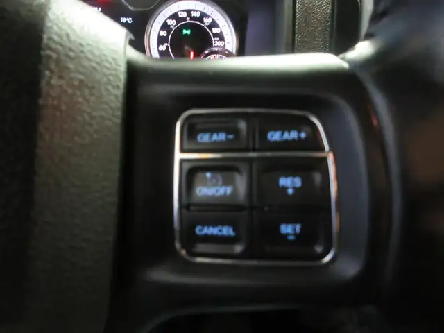 RAM 1500 CLASSIC 2021 EXPRESS NIGHT EDITION V-6 3.6 LITRES SIEGE - Photo 9