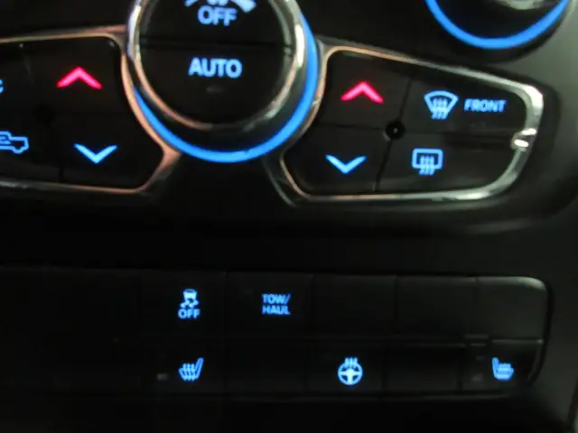 RAM 1500 CLASSIC 2021 EXPRESS NIGHT EDITION V-6 3.6 LITRES SIEGE - Photo 17