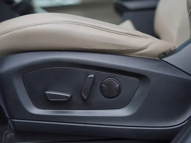 2022 Ford Explorer Limited, AWD, SUNROOF, LEATHER SEATS - Photo 11