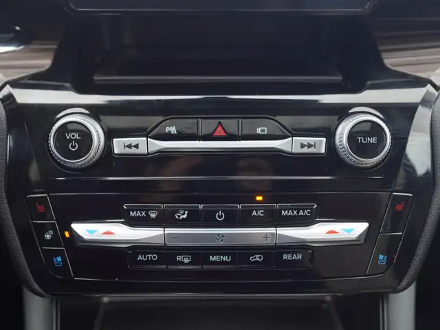 2022 Ford Explorer Limited, AWD, SUNROOF, LEATHER SEATS - Photo 18