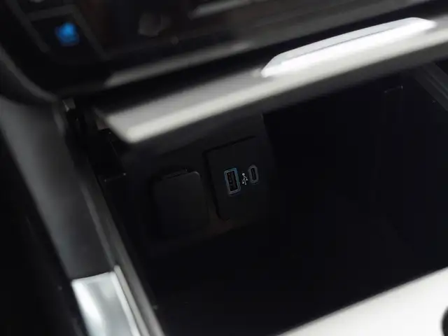 2022 Ford Explorer Limited, AWD, SUNROOF, LEATHER SEATS - Photo 19