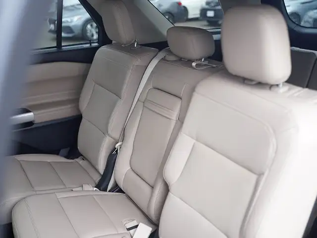 2022 Ford Explorer Limited, AWD, SUNROOF, LEATHER SEATS - Photo 23