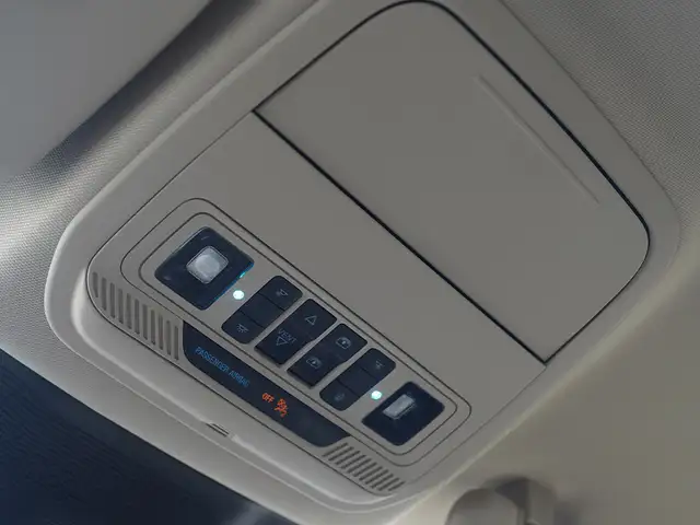 2022 Ford Explorer Limited, AWD, SUNROOF, LEATHER SEATS - Photo 26