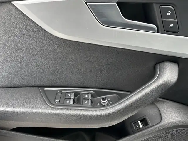 2017 Audi A4 Komfort / AWD - Photo 12