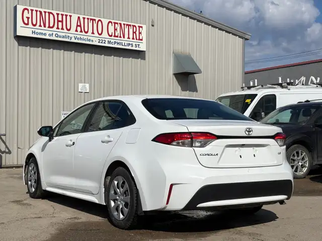 2022 Toyota Corolla LE - Photo 3