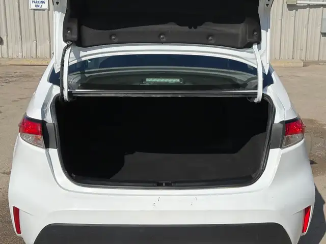 2022 Toyota Corolla LE - Photo 4