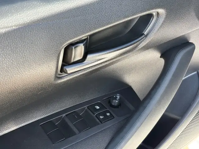 2022 Toyota Corolla LE - Photo 5