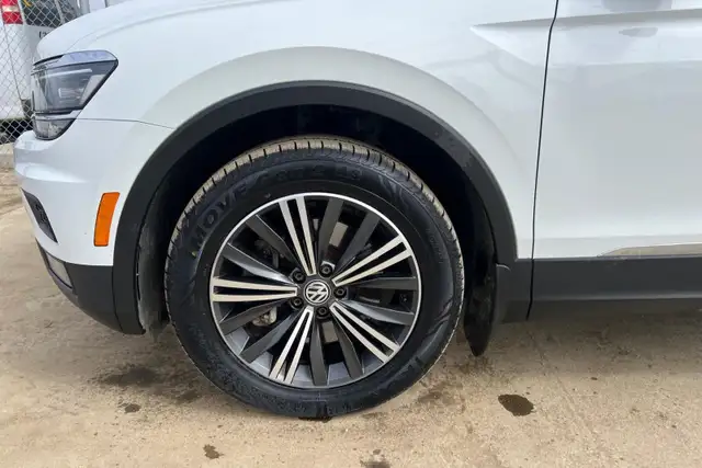 2018 Volkswagen Tiguan SEL Premium 4Motion - No Accident - Photo 16