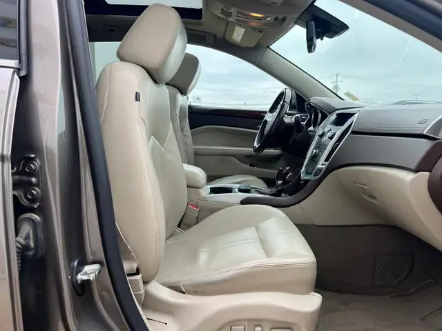 2011 Cadillac SRX Luxury AWD - Photo 11