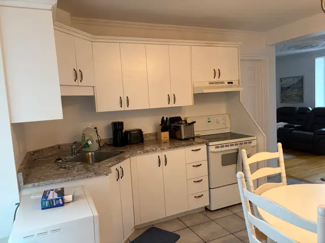 Beau grand 3 1/2, rue de la Reine St-Roch, Libre - Photo 2