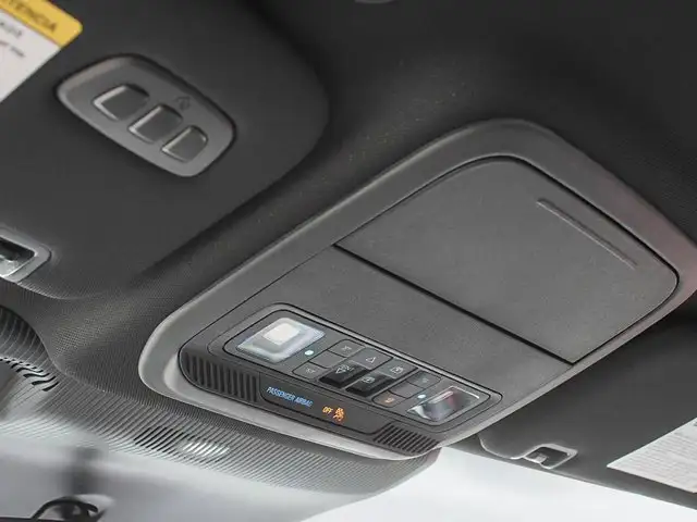 2026 Ford Explorer ST-Line - Photo 19