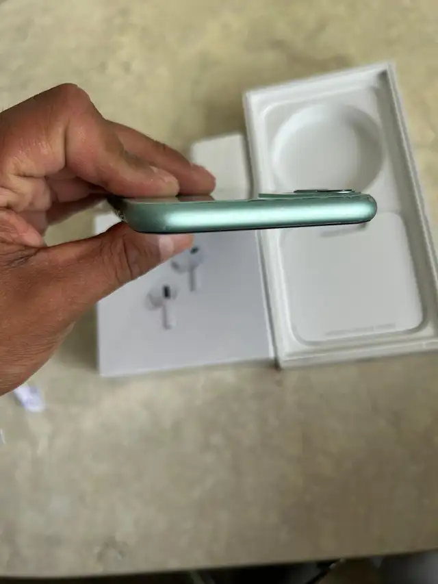 iPhone 11 256GB Unlocked - Excellent Condition! - Photo 6