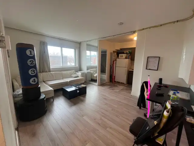 APPARTEMENT RÉNOVÉ – INTERNET INCLUS – MÉTRO – BALCON – ÉLECTROS