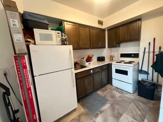 APPARTEMENT RÉNOVÉ – INTERNET INCLUS – MÉTRO – BALCON – ÉLECTROS - Photo 2