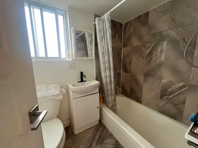 APPARTEMENT RÉNOVÉ – INTERNET INCLUS – MÉTRO – BALCON – ÉLECTROS - Photo 3