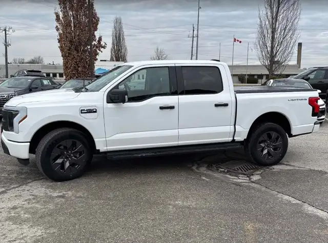 2024 Ford F-150 Lightning XLT - Photo 2