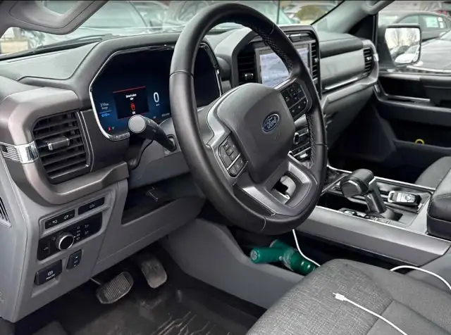 2024 Ford F-150 Lightning XLT - Photo 4