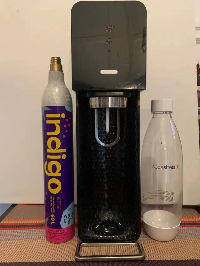 SODASTREAM (CO2 Cylinder  1L Plastic Bottle Incl)