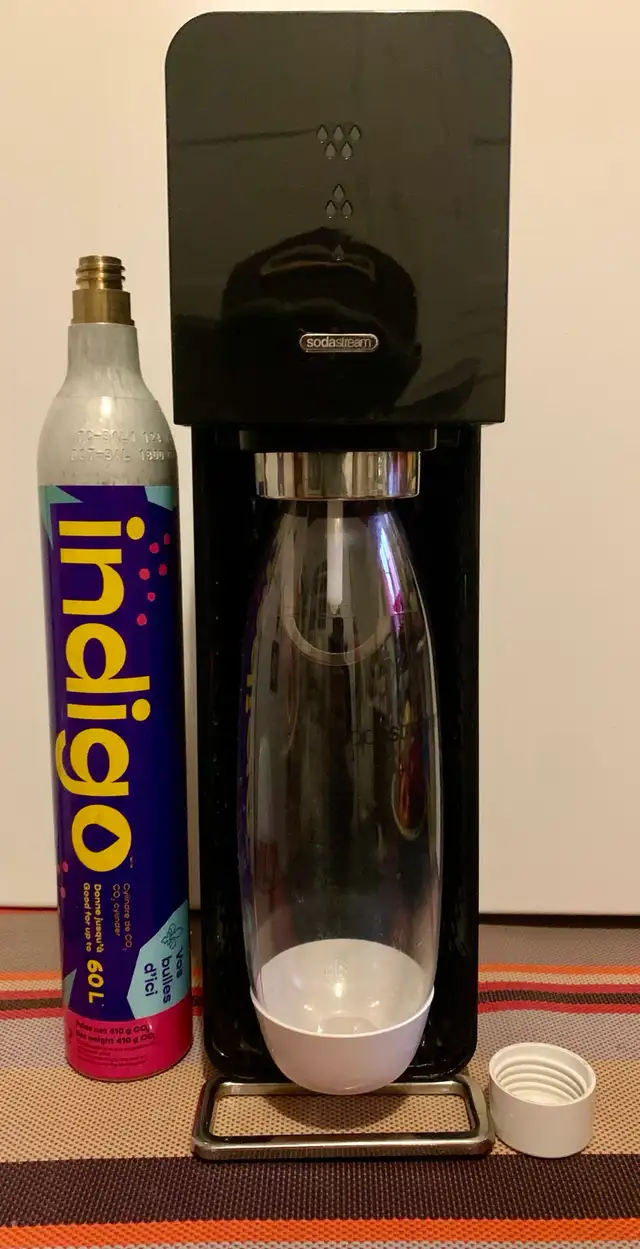 SODASTREAM (CO2 Cylinder  1L Plastic Bottle Incl) - Photo 3