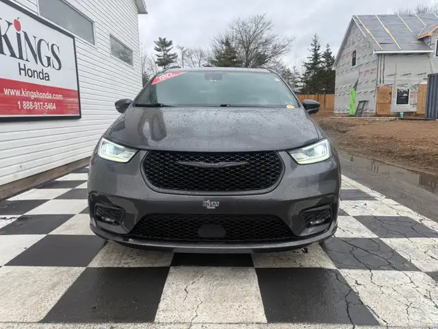 2022 Chrysler PACIFICA Touring L, keyless entry, backup camera, - Photo 2