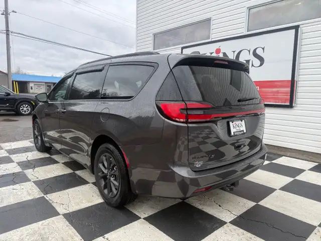 2022 Chrysler PACIFICA Touring L, keyless entry, backup camera, - Photo 6