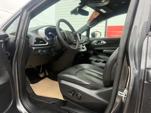 2022 Chrysler PACIFICA Touring L, keyless entry, backup camera, - Photo 9