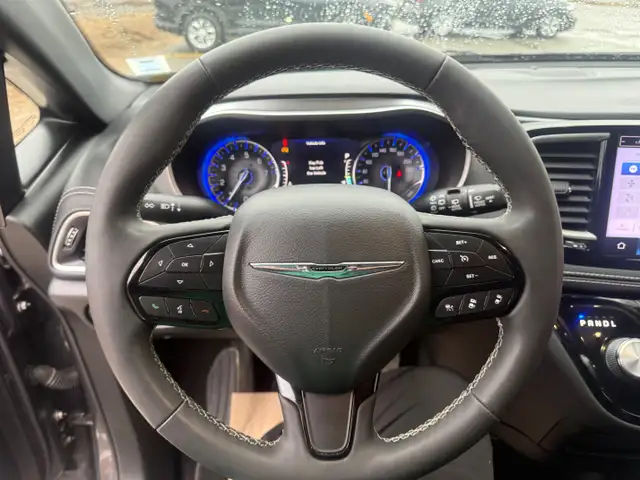 2022 Chrysler PACIFICA Touring L, keyless entry, backup camera, - Photo 10