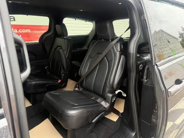 2022 Chrysler PACIFICA Touring L, keyless entry, backup camera, - Photo 14