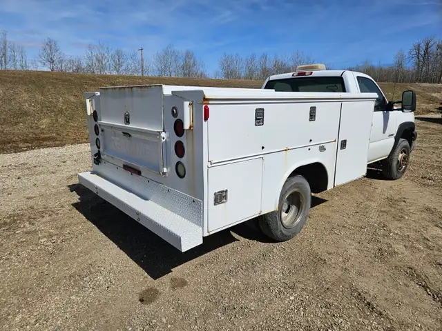 2006 Chevrolet 3500 - Photo 3