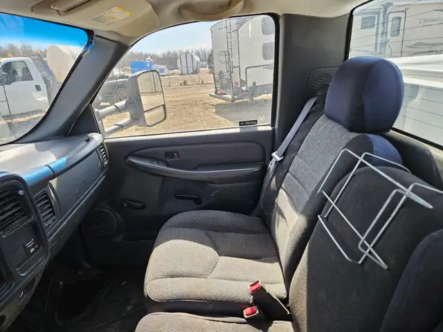 2006 Chevrolet 3500 - Photo 14