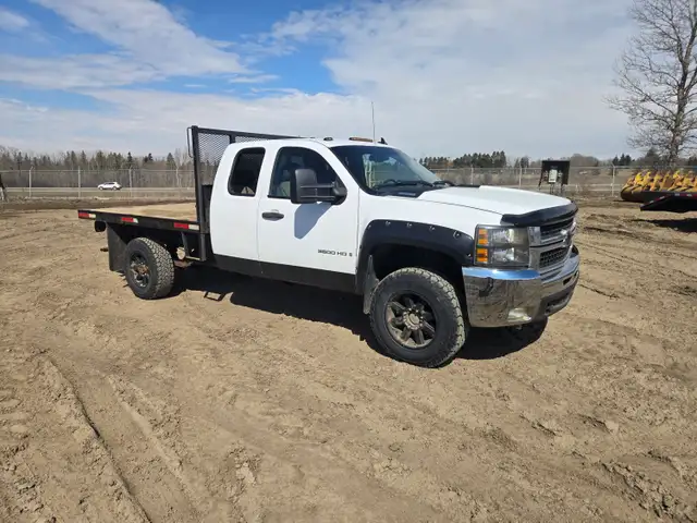 2008 Chevrolet 3500HD - Photo 2