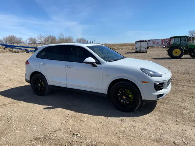 2017 Porsche Cayenne S - Photo 2