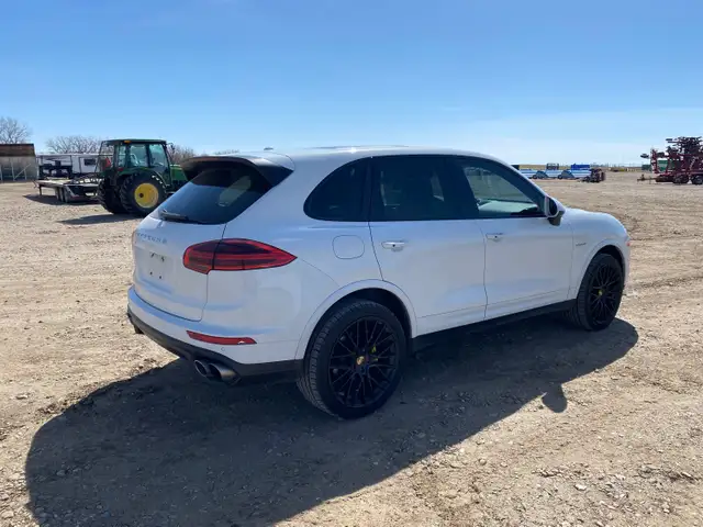 2017 Porsche Cayenne S - Photo 3