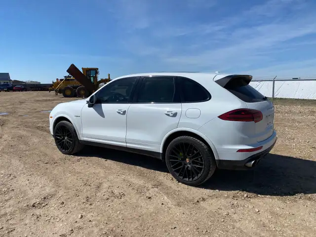 2017 Porsche Cayenne S - Photo 4