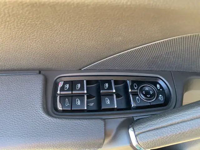 2017 Porsche Cayenne S - Photo 17