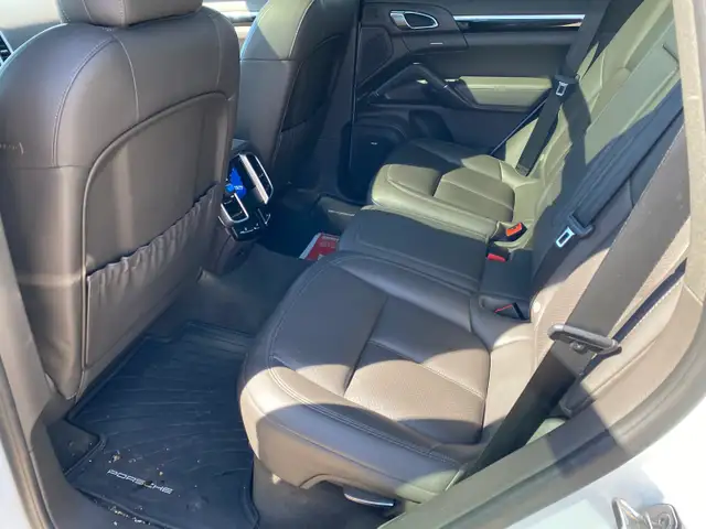 2017 Porsche Cayenne S - Photo 20