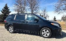 2018 Toyota Sienna LE 8 PASSENGER -PWR DOORS-WARRANTY INCLUDED