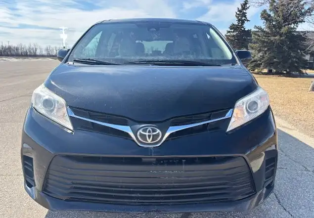 2018 Toyota Sienna LE 8 PASSENGER -PWR DOORS-WARRANTY INCLUDED - Photo 3