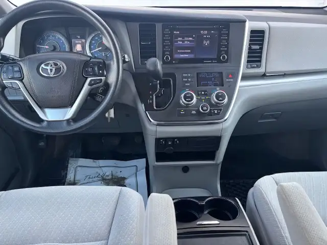 2018 Toyota Sienna LE 8 PASSENGER -PWR DOORS-WARRANTY INCLUDED - Photo 5