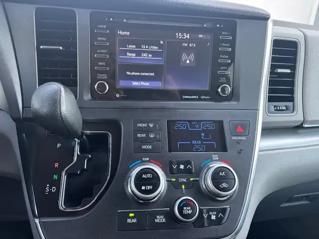 2018 Toyota Sienna LE 8 PASSENGER -PWR DOORS-WARRANTY INCLUDED - Photo 8