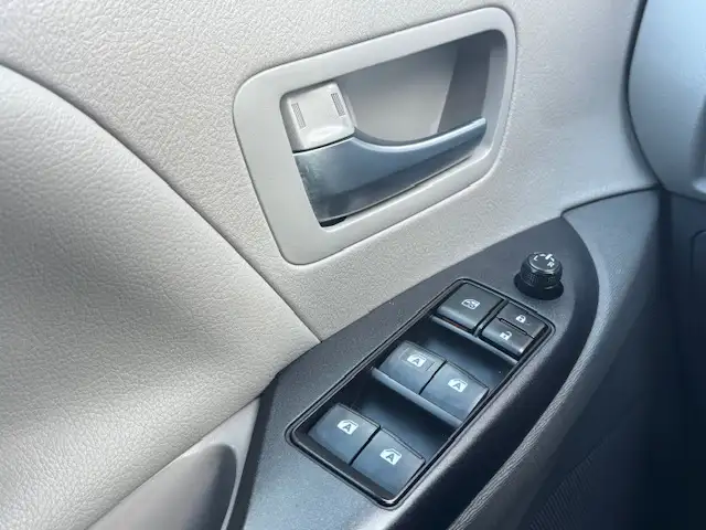 2018 Toyota Sienna LE 8 PASSENGER -PWR DOORS-WARRANTY INCLUDED - Photo 15