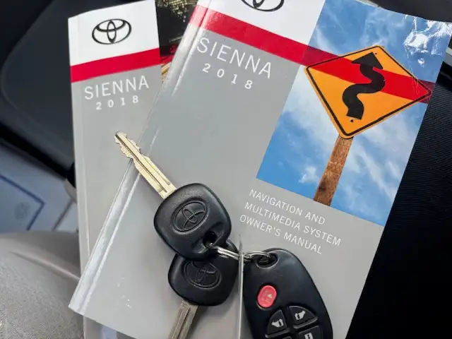 2018 Toyota Sienna LE 8 PASSENGER -PWR DOORS-WARRANTY INCLUDED - Photo 24