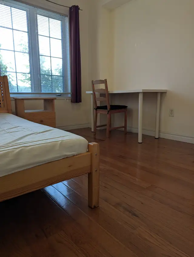 Neat Bright 2nd flr Room Private Bath Parking @York University - Photo 2