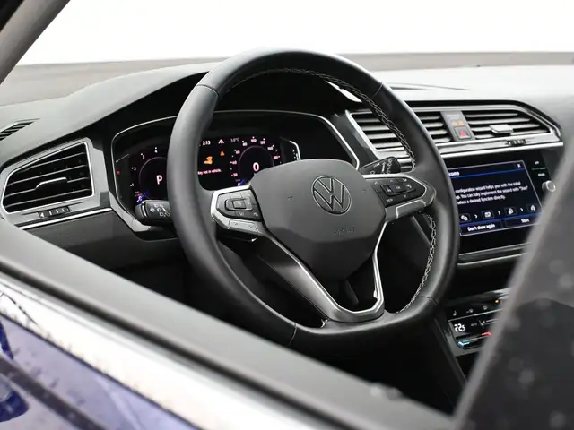 2024 Volkswagen Tiguan HEATED SEATS, HEATED STEERING WHEEL, APPL - Photo 6