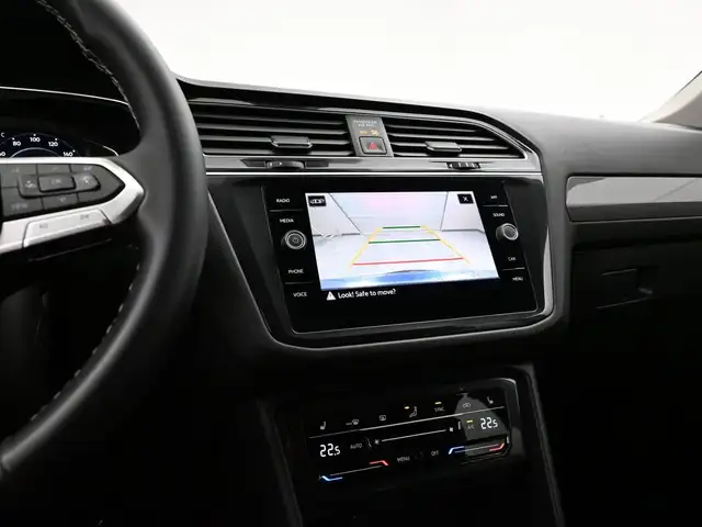 2024 Volkswagen Tiguan HEATED SEATS, HEATED STEERING WHEEL, APPL - Photo 11