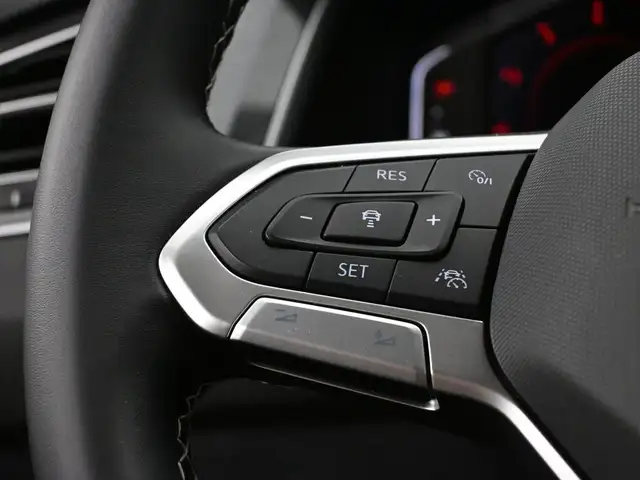 2024 Volkswagen Tiguan HEATED SEATS, HEATED STEERING WHEEL, APPL - Photo 12