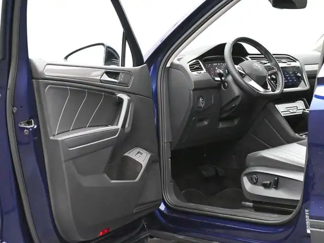 2024 Volkswagen Tiguan HEATED SEATS, HEATED STEERING WHEEL, APPL - Photo 19